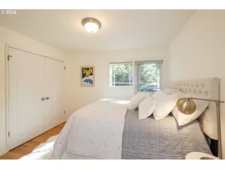 Photo #6: 24675852 Listing