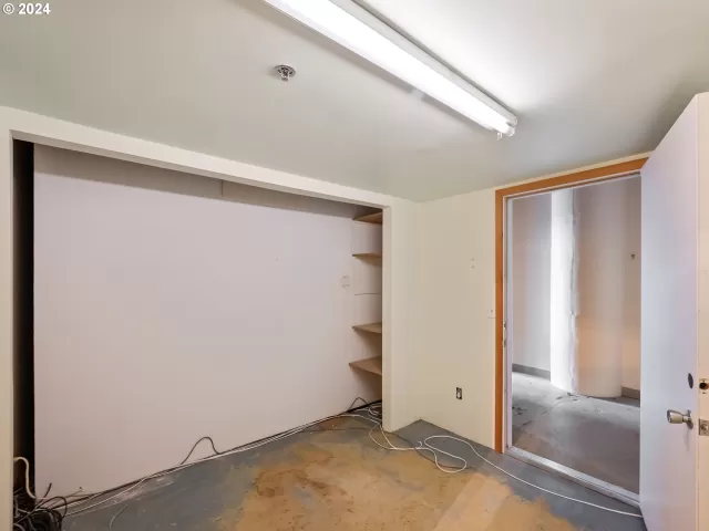 MLS: 24678372 Condo For Sale