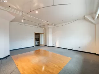 Photo #1: 24678372 Listing 