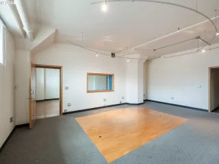 Photo #2: 24678372 Listing 