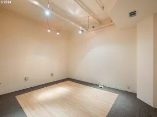 Photo #5: 24678372 Listing 