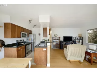 Photo #3: 24678826 Listing