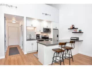 Photo #3: 24680046 Listing