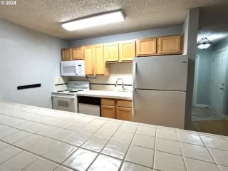 Photo #4: 24681093 Listing