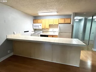 Photo #5: 24681093 Listing