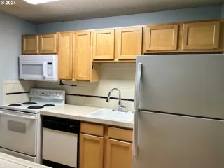 Photo #6: 24681093 Listing