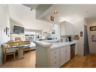 Photo #6: 24681195 Listing