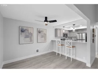 Photo #5: 24681781 Listing 
