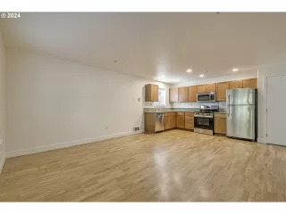 Photo #4: 24681834 Listing