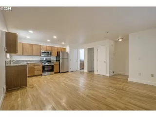 Photo #5: 24681834 Listing