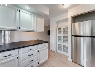 Photo #2: 24682105 Listing