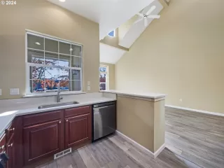 Photo #4: 24682150 Listing