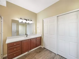 Photo #5: 24682150 Listing