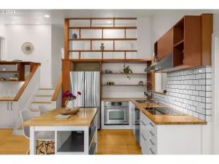 Photo #1: 24682794 Listing 