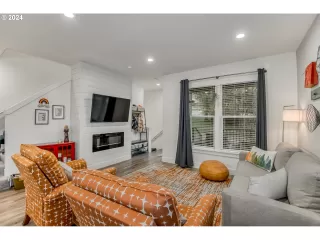 Photo #5: 24682916 Listing