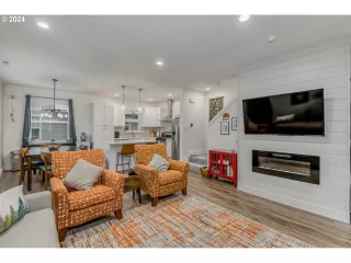 Photo #6: 24682916 Listing