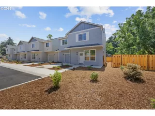 Photo #1: 24682933 Listing