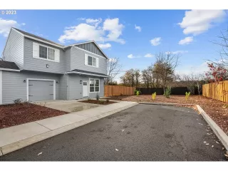 Photo #2: 24682933 Listing