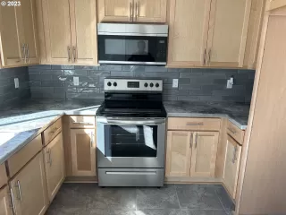 Photo #6: 24682933 Listing