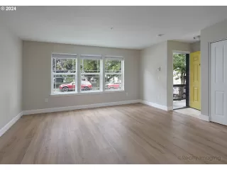 Photo #5: 24683381 Listing