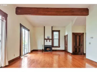 Photo #6: 24683578 Listing