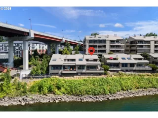 Photo #1: 24684349 Listing