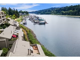 Photo #2: 24684349 Listing