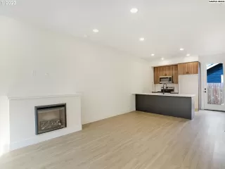 Photo #2: 24685143 Listing 