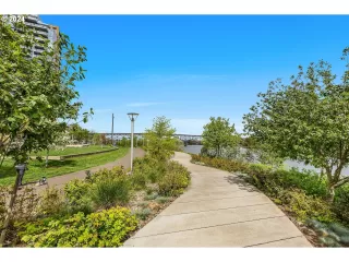 Photo #6: 24685218 Listing