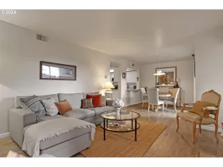 Photo #3: 24685816 Listing