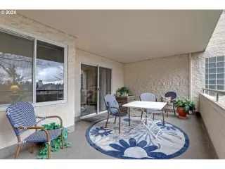 Photo #6: 24685816 Listing