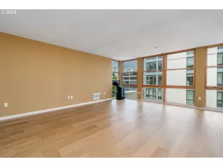 Photo #2: 24686008 Listing