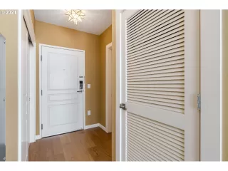 Photo #6: 24686008 Listing