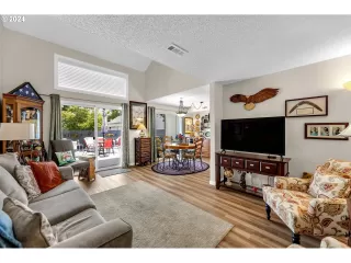 Photo #5: 24686414 Listing