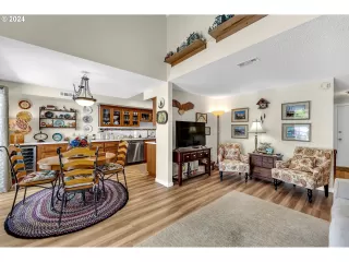 Photo #6: 24686414 Listing