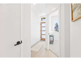 Photo #6: 24686461 Listing