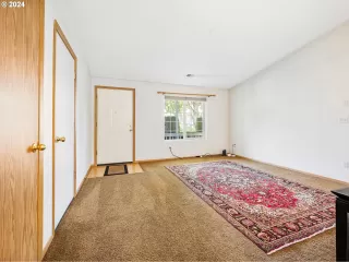 Photo #5: 24686949 Listing