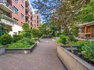 Photo #2: 24687566 Listing