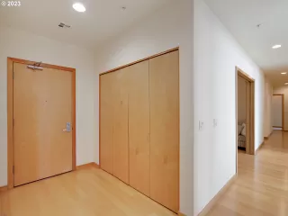 Photo #4: 24687566 Listing