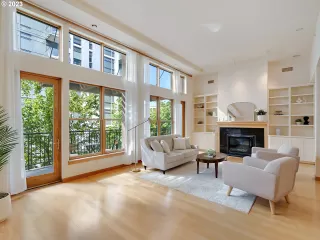 Photo #5: 24687566 Listing