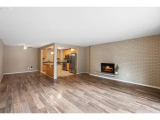 Photo #5: 24688326 Listing