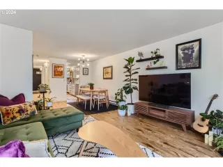 Photo #4: 24688437 Listing