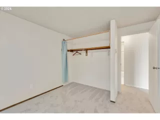 Photo #4: 24688760 Listing