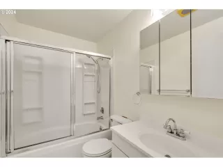 Photo #5: 24688760 Listing