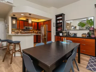 Photo #2: 24689762 Listing