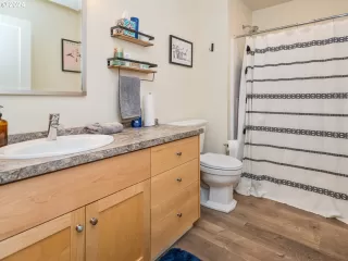 Photo #6: 24689762 Listing