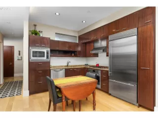 Photo #4: 24690076 Listing 