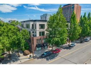 Photo #1: 24690286 Listing