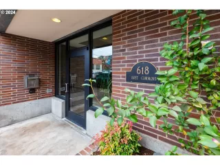 Photo #3: 24690286 Listing