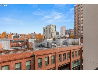 Photo #4: 24690286 Listing